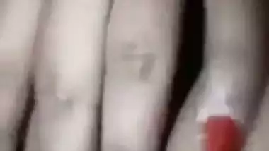 Desi girl solo XXX video where she takes boobs and pussy to light