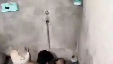 Indian sex MMS of a guy fucking his GF in the bathroom