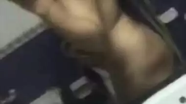 Plump Desi love has sex boobs and takes XXX selfies in the bathroom