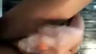 Horny Desi XXX bitch masturbating pussy with bottle video MMS