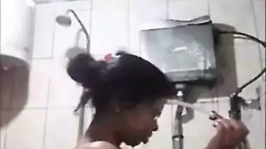 Local bhabhi selfie in the bathroom