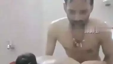 Desi nude couple fucks in the bathroom while bath
