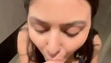 Celebrity hairdresser sucks actor’s dick in blowjob MMS