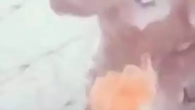 Today Exclusive -cute Desi Girl Record Her Bathing Video