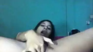 Desi girl fingering on cam