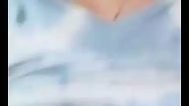 Girlfriend in glasses stands nude in bathroom viral xxx