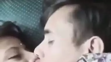 Newly married couple kissing and wife blowjob viral MMS