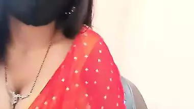 Live streaming cam girl showing sexy round boobs