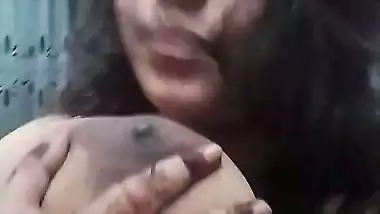 Indian lesbian BBW exposing huge boobs in selfie