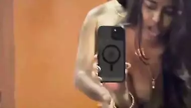 Tamil girl giving handjob to boyfriend in front of mirror