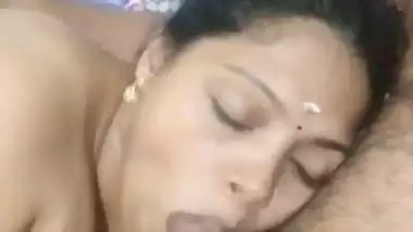 Cheating wife gives a Tamil blowjob to her husband’s friend