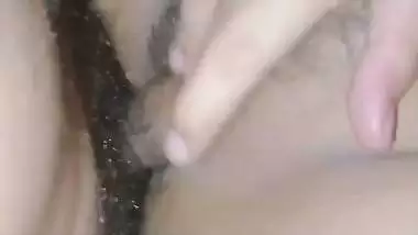 A young guy fills his cum in his GF’s deep cunt