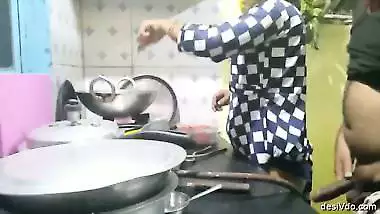 Sexy tamil wife cooks and i fuck