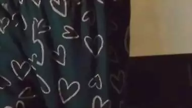 DESI HOTTY BABE BUSTY MELONS DISPLAYING