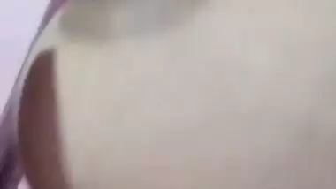 Bengali girl playing with boobs and pussy viral videos