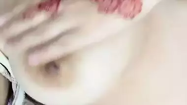 Milky boobed Indian Mehandi hottie