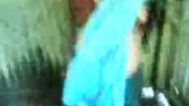 Bangladeshi Bhabi Bathing