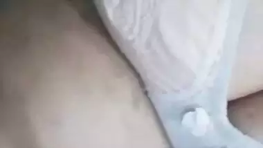 Delhi milf records her nude MMS showing boobs and cunt