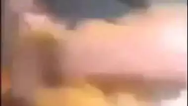 Cheating village bhabhi exposing milky boob