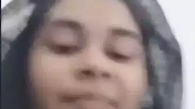 Topless hijab girl seduces boyfriend on live cam