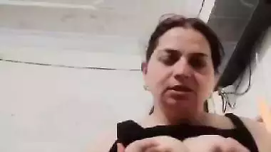 Desi lady role play and naked fingering video