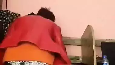 Hijabi girl’s Pakistani porn from her computer class