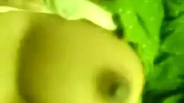 British Indian babe claudia playing with her...