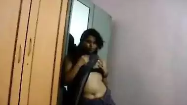 Indian wifey shows her tits every chance she gets