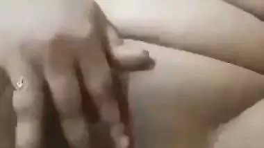 Indian nude lady strips her saree and masturbates