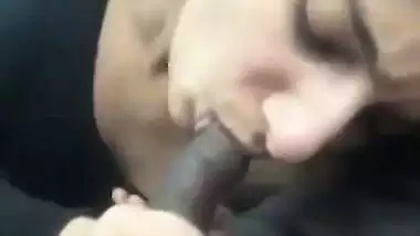 A nude Indian babe drinks her lover’s cum in the car