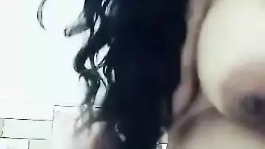 Hot Desi Girl Showing Boobs