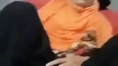 Nude, hijabi lady enjoys Pakistani sex with her client