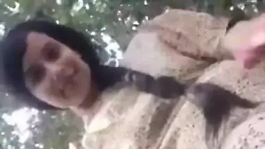 Desi Girl Outdoor Pussy showing