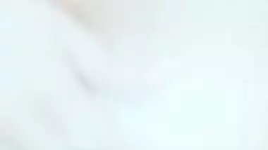 Webcam video of good-looking Desi girl oiling wonderful body