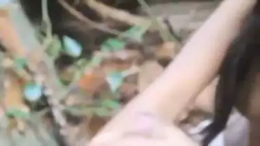 Guy cums on his GF’s face during hot outdoor sex