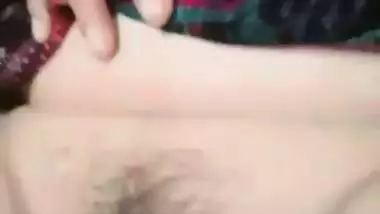 Chut ki video – Desi hottie showing yoni