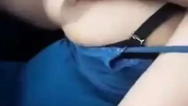 Driver manages to touch Indian passenger's pussy and tits during riding