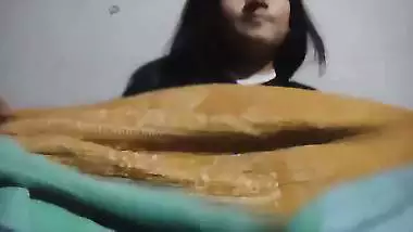 Bengali girl rubbing pussy in horny mood viral MMS