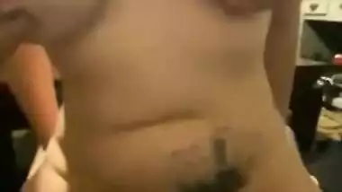 Wife’s rides the King Kong dick