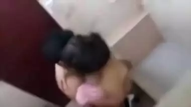 Girlfriend Ko College Ke Washroom M Choda Velentine Par