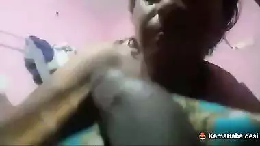 Guy’s desi xxx MMS with her stepmom sucking his dick