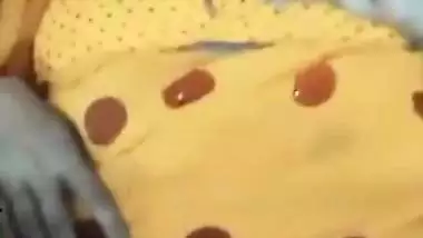 Saree XNXX sex video of yellow saree aunt