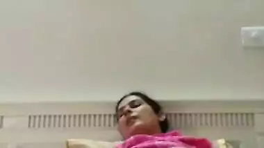 Punjabi nurse bhabhi in pink salwar suit selfie wid moans