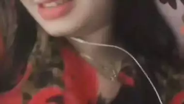 Gorgeous girlfriend white boobs showing to boyfriend