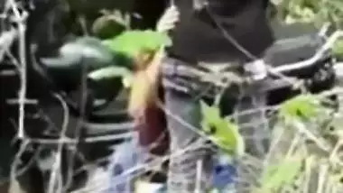 Nepali couple’s outdoor xxx video on a bike