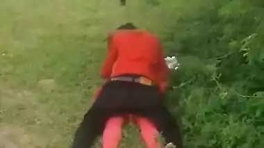 Desi lovers outdoor sex caught red handed
