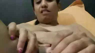 Mature MILF masturbating wet pussy in horny mood