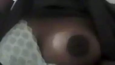 Horny girl shows boobs on video call to lover viral MMS
