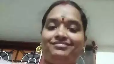 Tamil chubby wife boobs showing for secret lover viral MMS