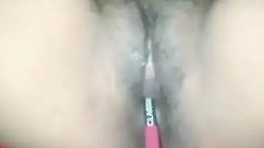 Wooden and metal sex toys in pussy in viral sex video